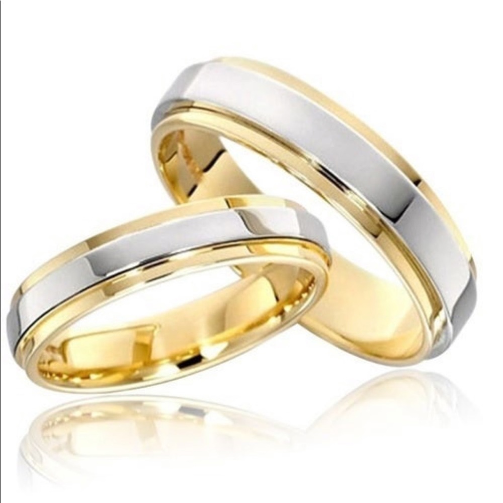 18K gold wedding band